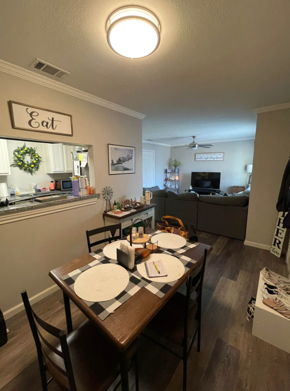 892 W Vanderbilt St #4D - Photo 2 of 10