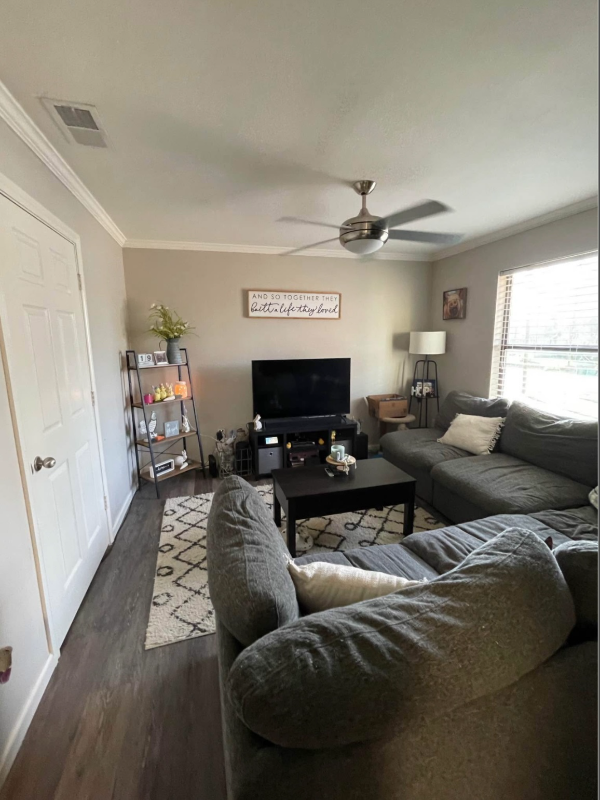 892 W Vanderbilt St #4D - Photo 3 of 10