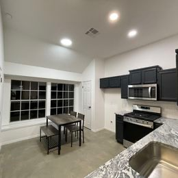 2100 Rosemary Ln - Photo 6 of 23