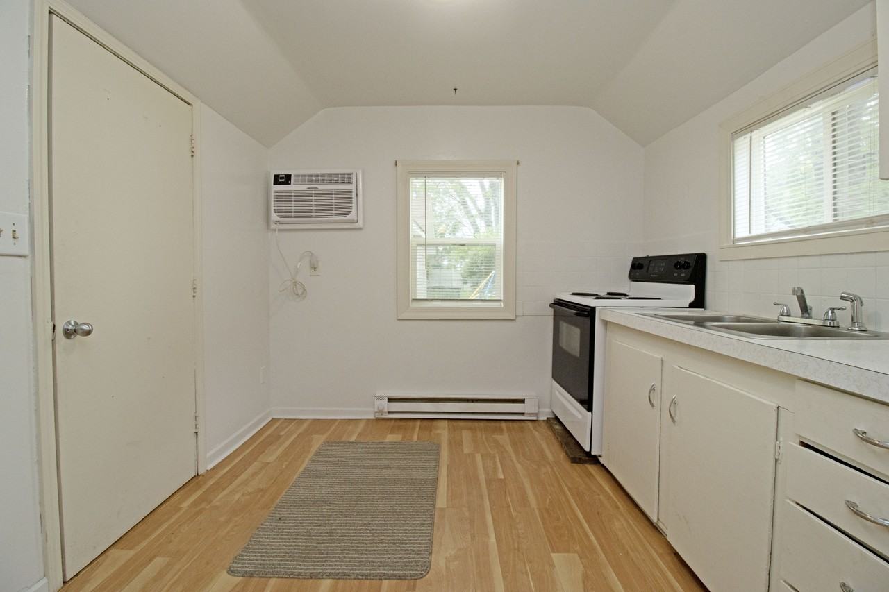 134 1/2 21st Ave N #3 - Photo 2 of 8