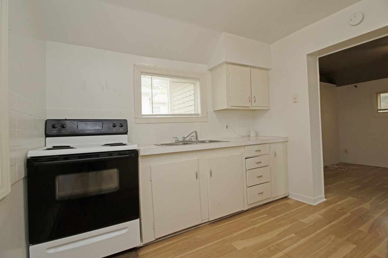 134 1/2 21st Ave N #3 - Photo 3 of 8