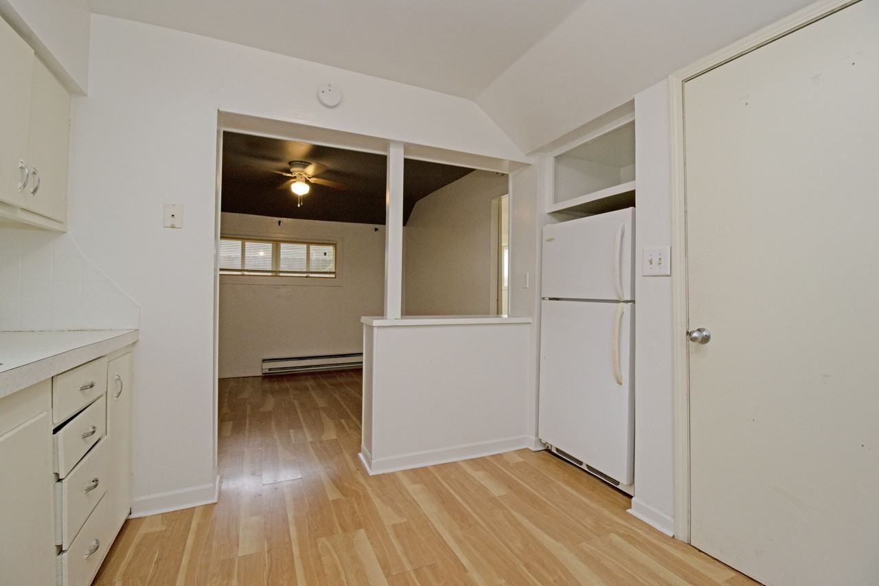 134 1/2 21st Ave N #3 - Photo 4 of 8