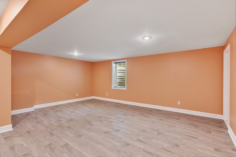 409 Holy Cross Rd - Photo 7 of 32