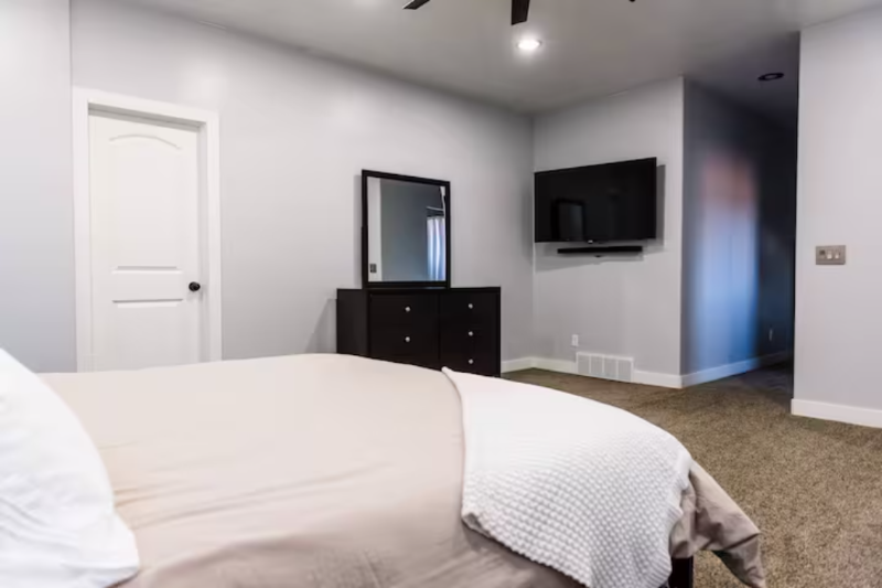 858 S Edison St - Photo 6 of 50