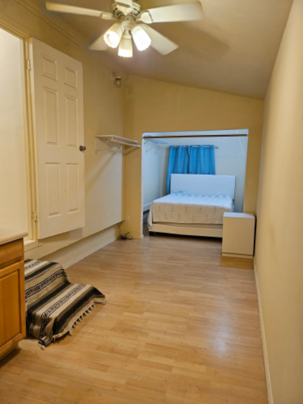 5150 Kupele Pl Apt B #B - Photo 2 of 5