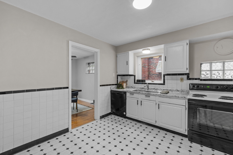 5708 Potomac St - Photo 6 of 26