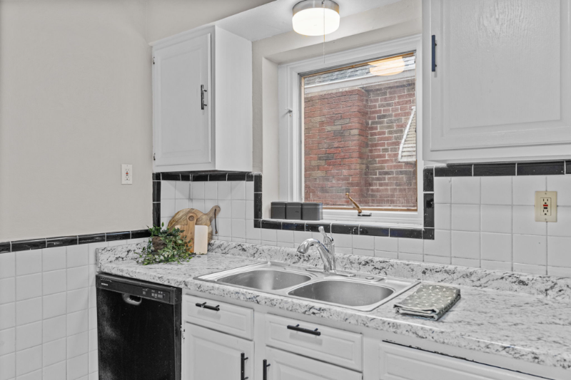 5708 Potomac St - Photo 7 of 26