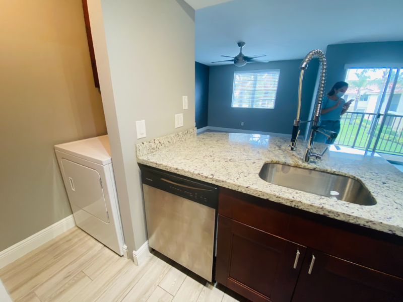 1239 Sw 46th Ave #908 - Photo 5 of 46