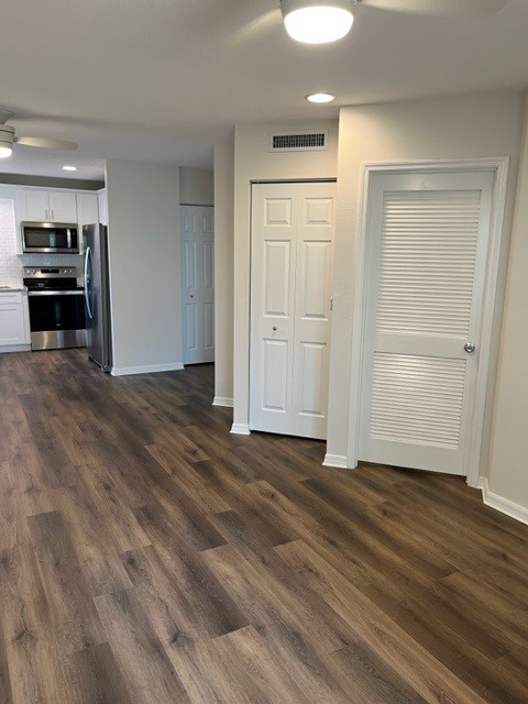 403 E Park St - Photo 4 of 13