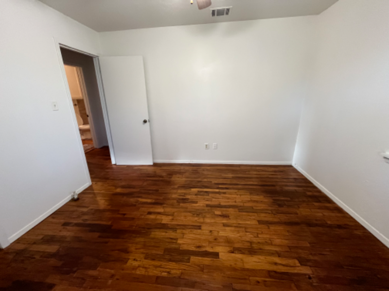102 E Pecan St - Photo 7 of 50