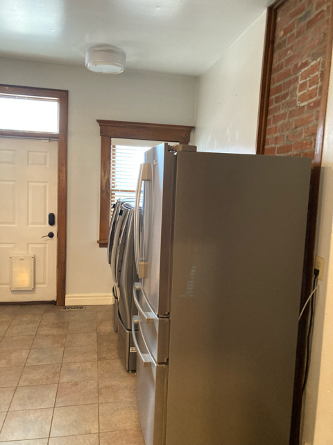 229 Collins Ave - Photo 4 of 17