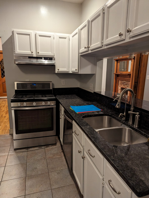 229 Collins Ave - Photo 6 of 17