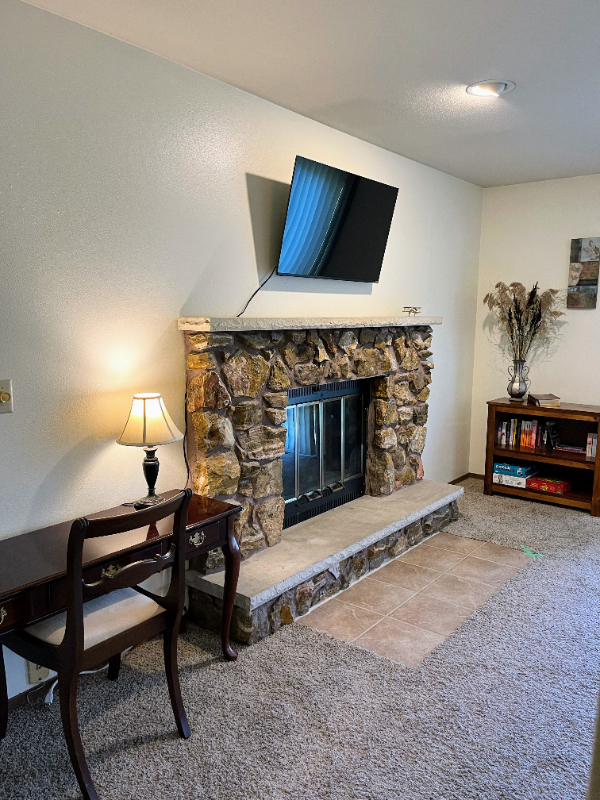 1113 Gilbert St - Photo 2 of 8