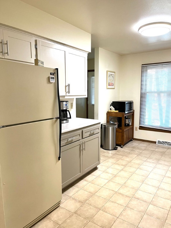 1113 Gilbert St - Photo 5 of 8
