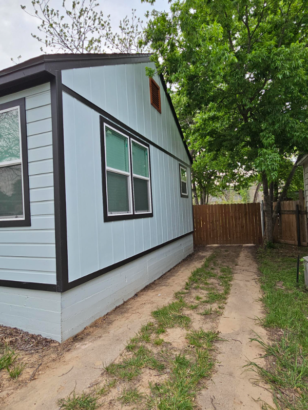 2717 Alexander Ave - Photo 2 of 22