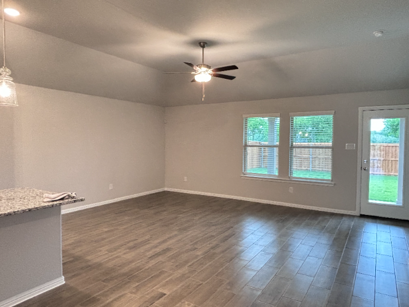 2608 Rambling Rd - Photo 4 of 23