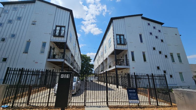 2001 Convent Pl - Photo 5 of 28