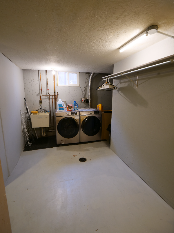 819 12th Ave - Photo 5 of 9