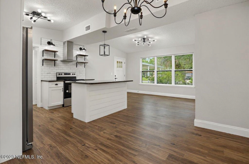 2203 Bourget Dr - Photo 4 of 12