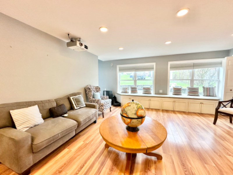 1146 Vine St - Photo 5 of 10