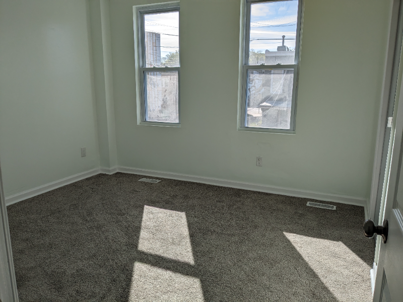 1844 Capitol Ave Ne - Photo 3 of 7
