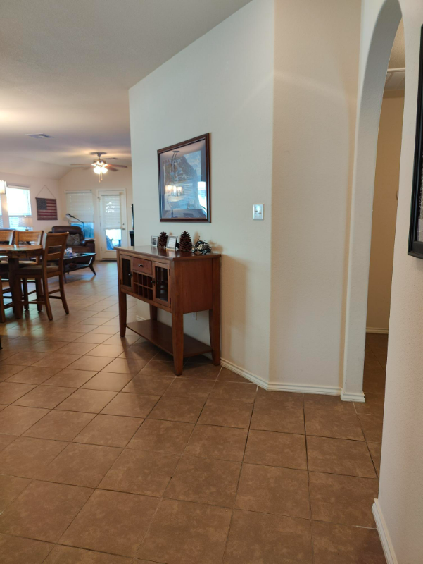 528 S Brook Dr - Photo 4 of 20