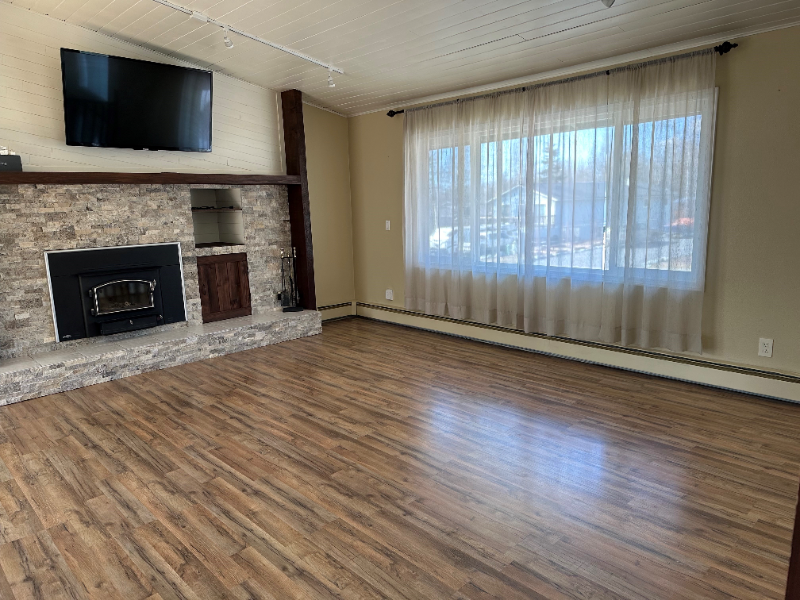 17634 Meadow Creek Dr - Photo 2 of 20