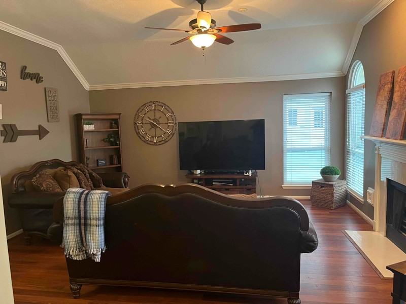8207 Fairgrove Park Ct - Photo 4 of 25