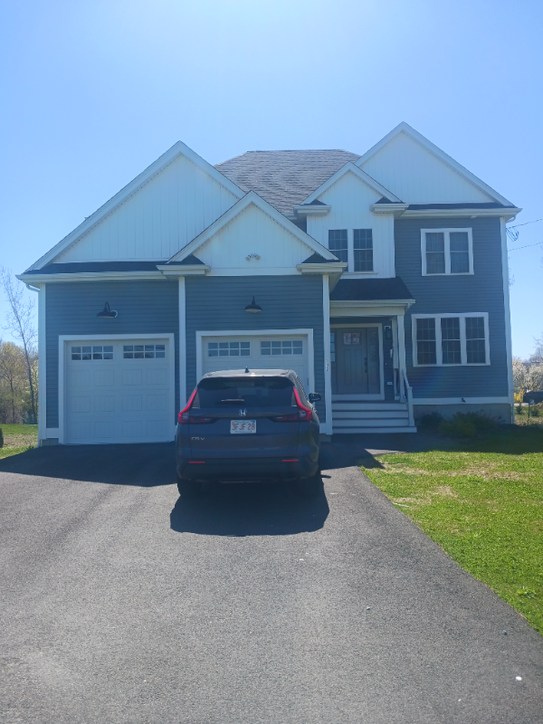 132 Tiffany St - Photo 2 of 23