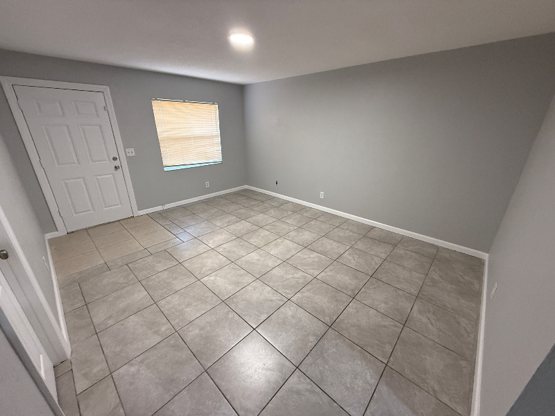 908 Lora St #A - Photo 3 of 10