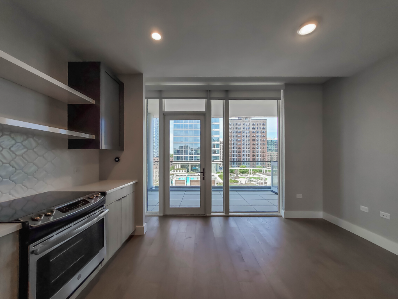 1147 N Clark St - Photo 3 of 10