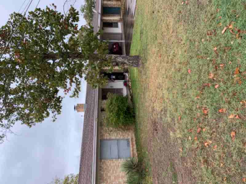 1823 Greenwood Ln - Photo 3 of 9