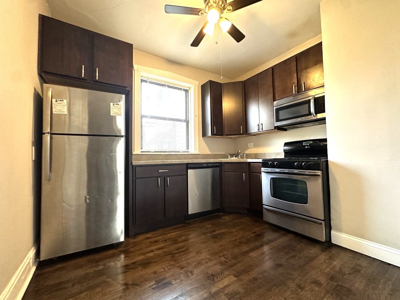 3502 3502 08 W. Grace St. #3506-1 - Photo 7 of 10