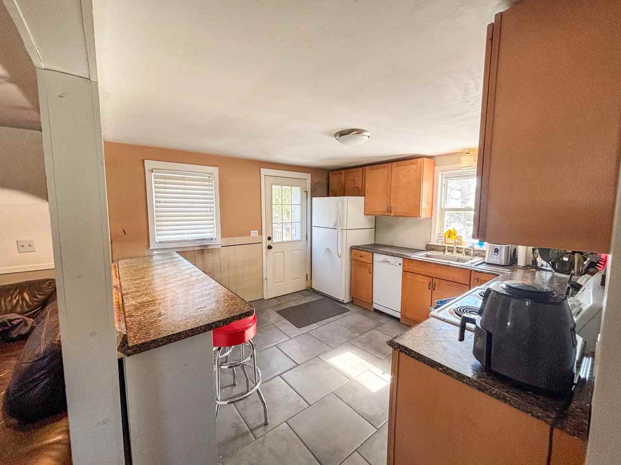 11 Livingstone Ave - Photo 3 of 8