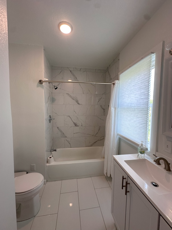 303 N Delphine Ave #303 - Photo 5 of 19