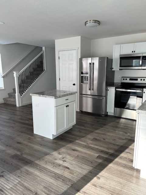 2740 L St Sw #B - Photo 3 of 12