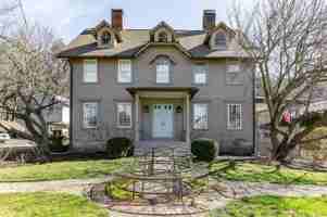 featured image of 259 Main St S