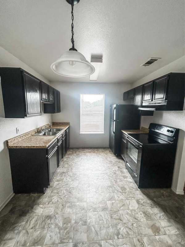 1604 Windward Dr #D - Photo 4 of 17