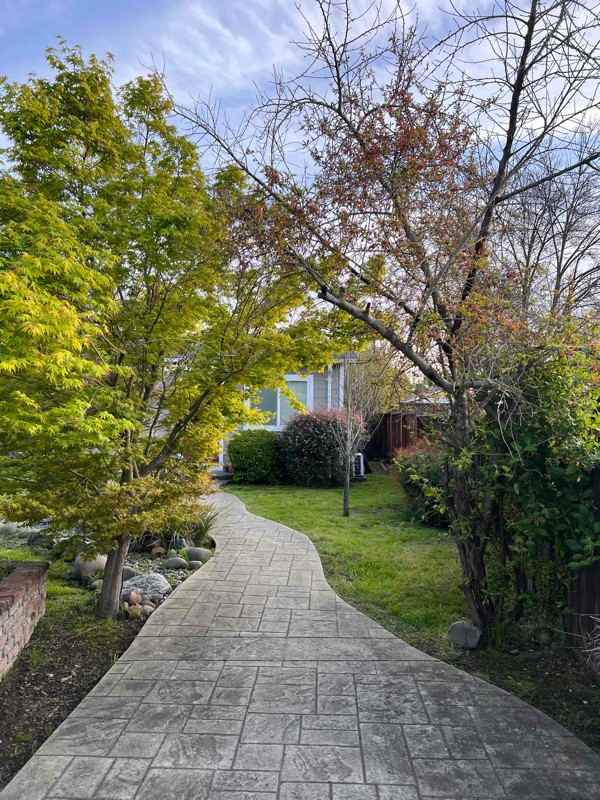 139 Roslyn Dr #A - Photo 3 of 15