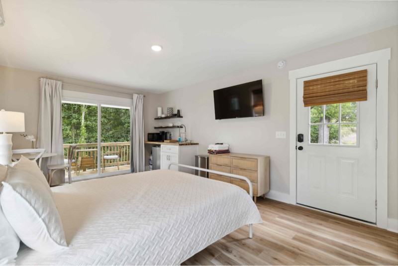 5069 Peachtree Ave #A - Photo 2 of 13