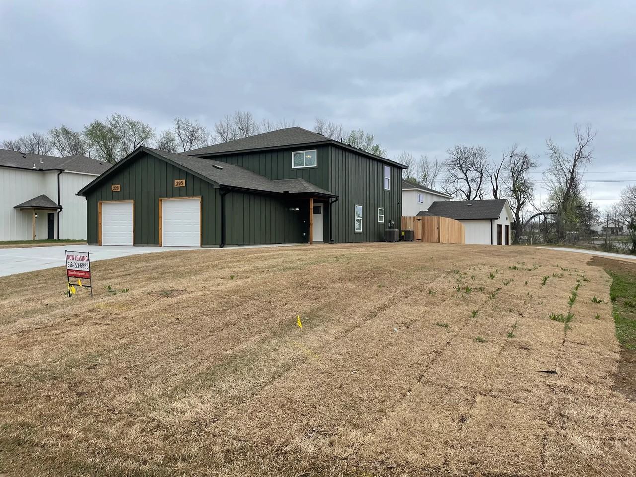 225 S Fairland Ave - Photo 3 of 20