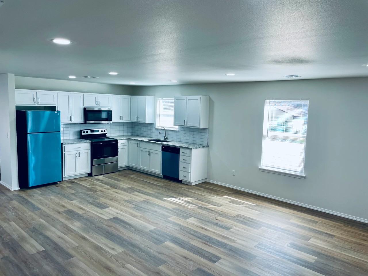 225 S Fairland Ave - Photo 4 of 20