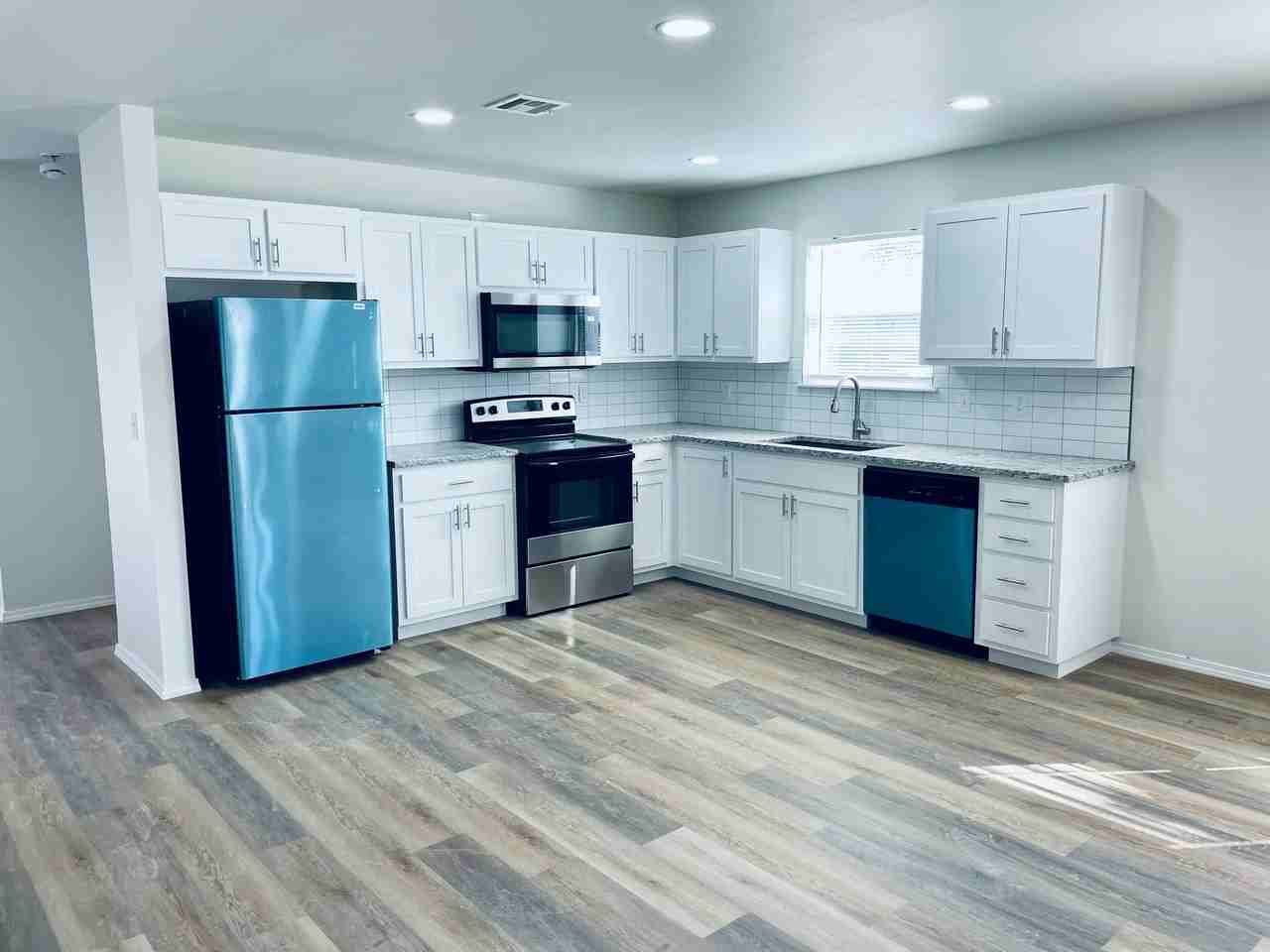 225 S Fairland Ave - Photo 5 of 20