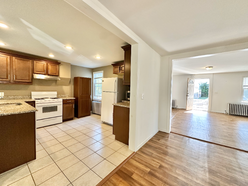 818 C St - Photo 3 of 18