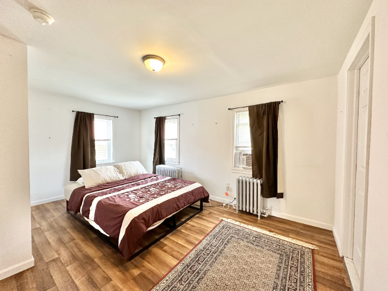 818 C St - Photo 3 of 5