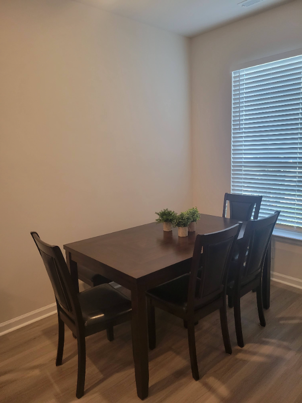 1511 Auckland Ct - Photo 4 of 9