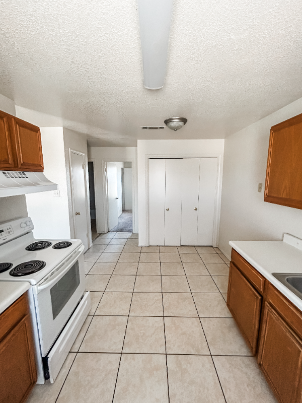 1808 Windward Dr #B - Photo 3 of 17