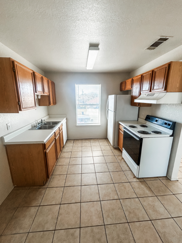 1808 Windward Dr #D - Photo 3 of 17