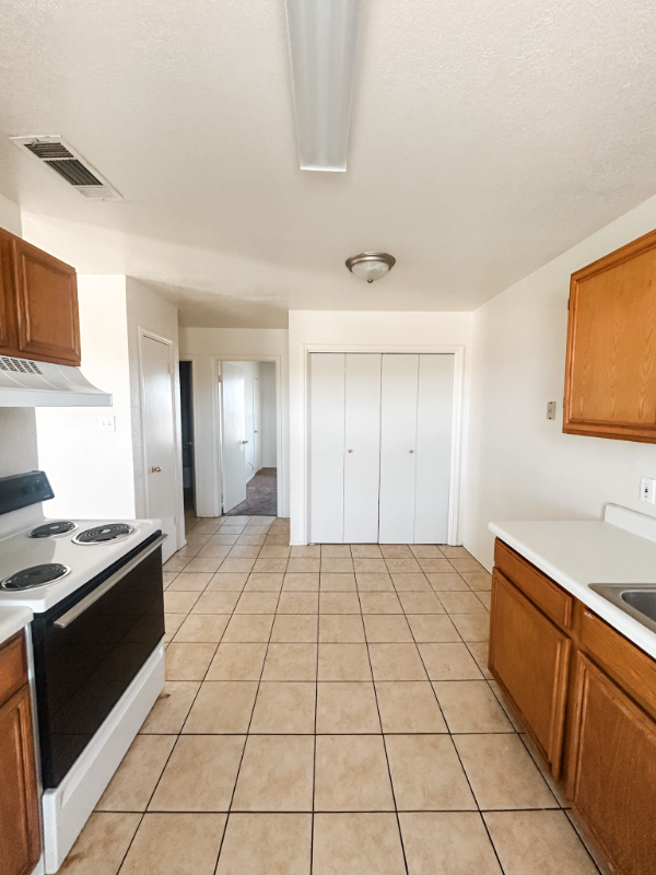 1808 Windward Dr #D - Photo 6 of 17