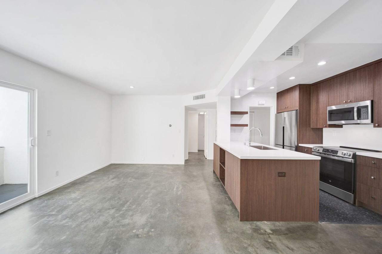 7767 Hollywood Blvd #105 - Photo 2 of 18